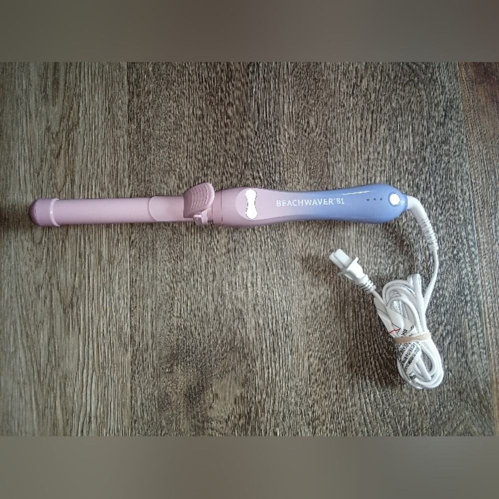 NWOT Beachwaver B1 Curling Iron in Pink and Blue